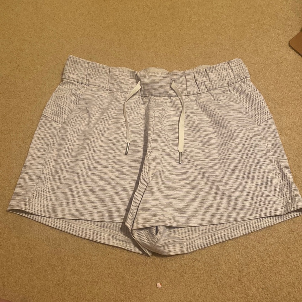 Lululemon On the Fly Short Size 6